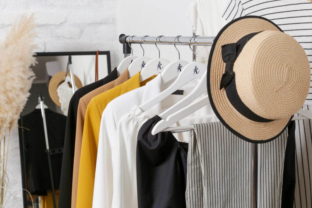 koenas-boutique-clothing-rail